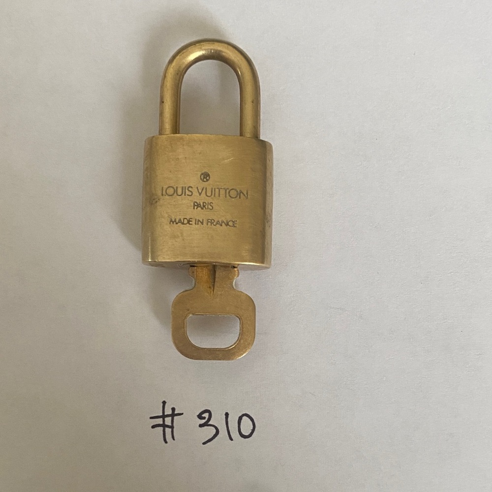 Louis Vuitton Gold lock and key - Picture 8 of 10